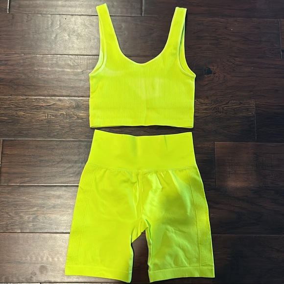 Neon Active Sports Bra + Biker Shorts 2pc Set - Picture 5 of 7
